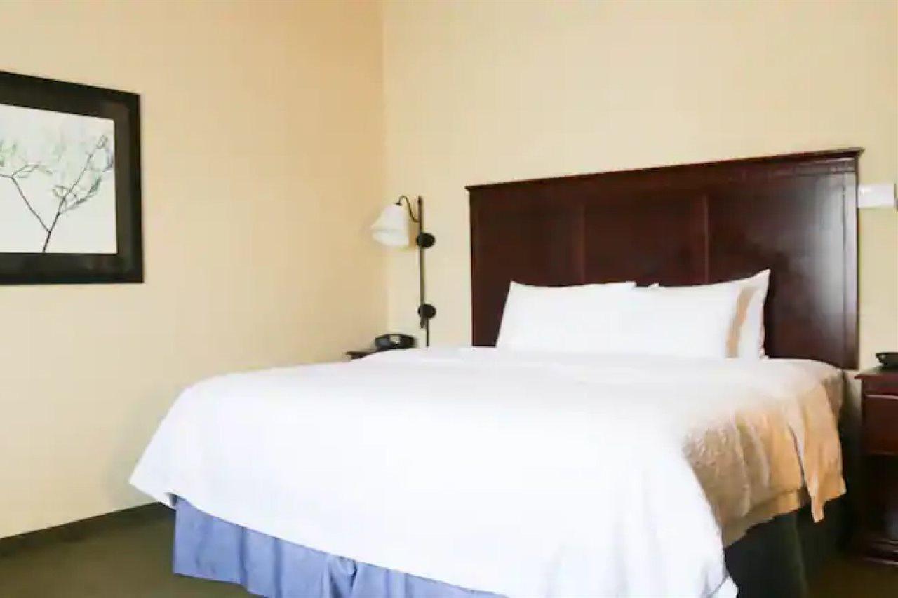 Hampton Inn מורהד מראה חיצוני תמונה
