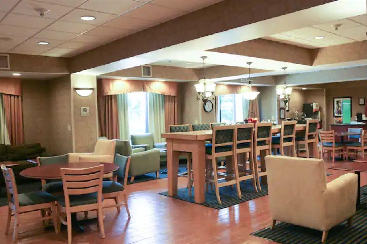 Hampton Inn מורהד מראה חיצוני תמונה
