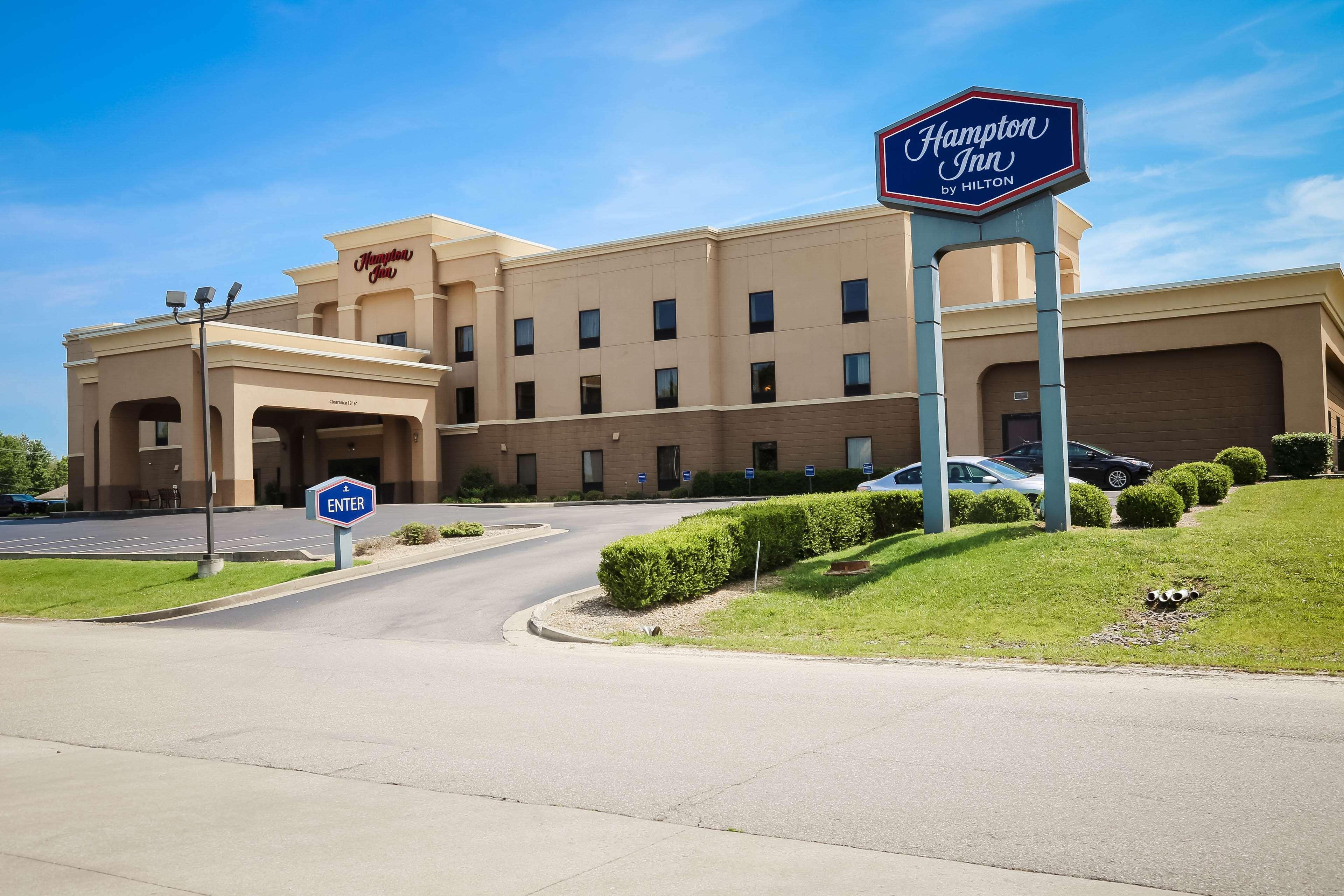 Hampton Inn מורהד מראה חיצוני תמונה