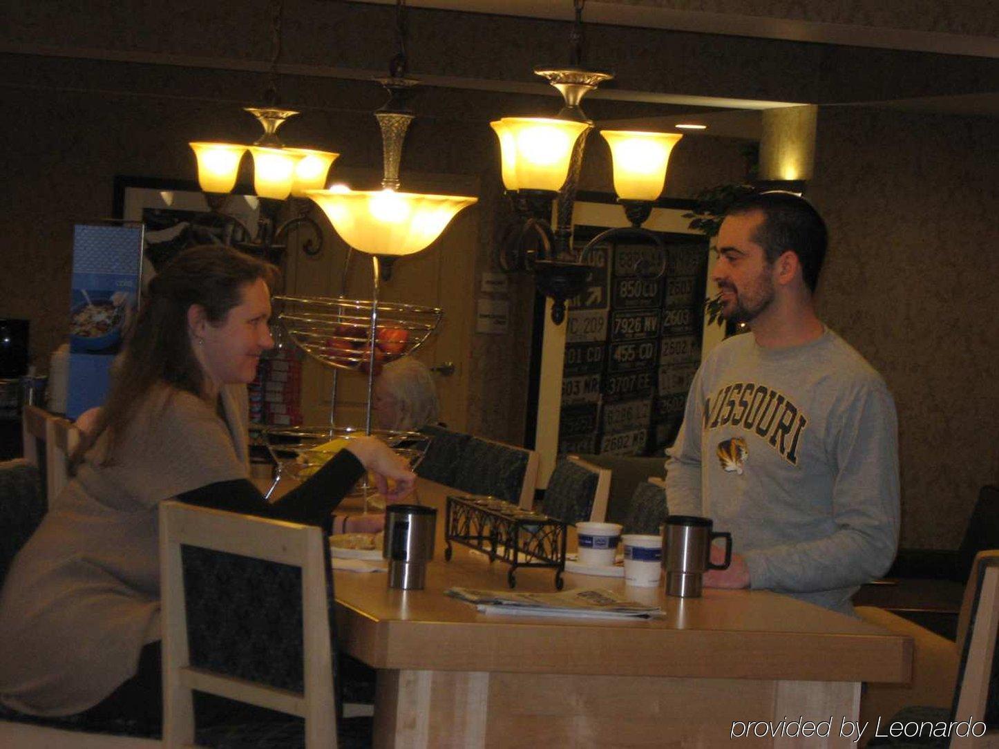 Hampton Inn מורהד מסעדה תמונה