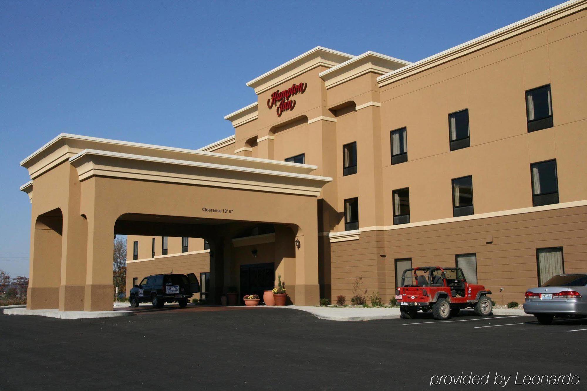 Hampton Inn מורהד מראה חיצוני תמונה